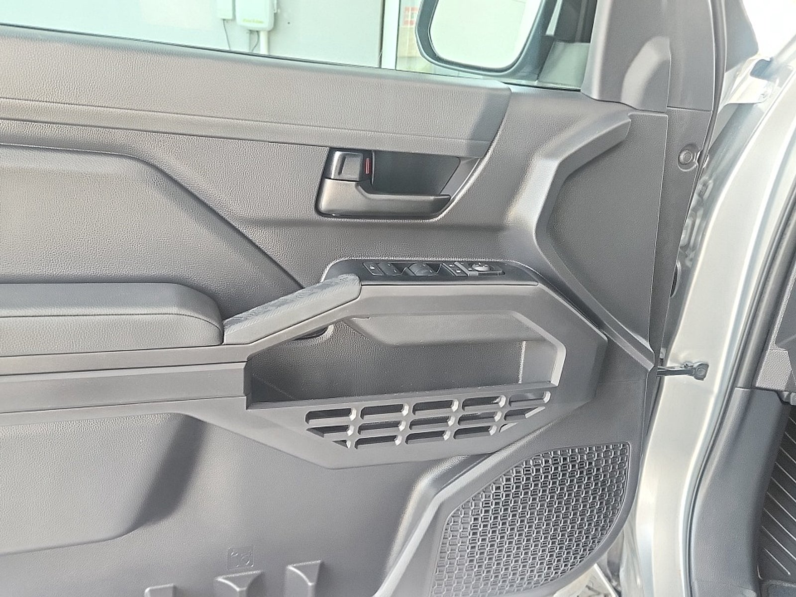 2025 Toyota Tacoma 4WD SR