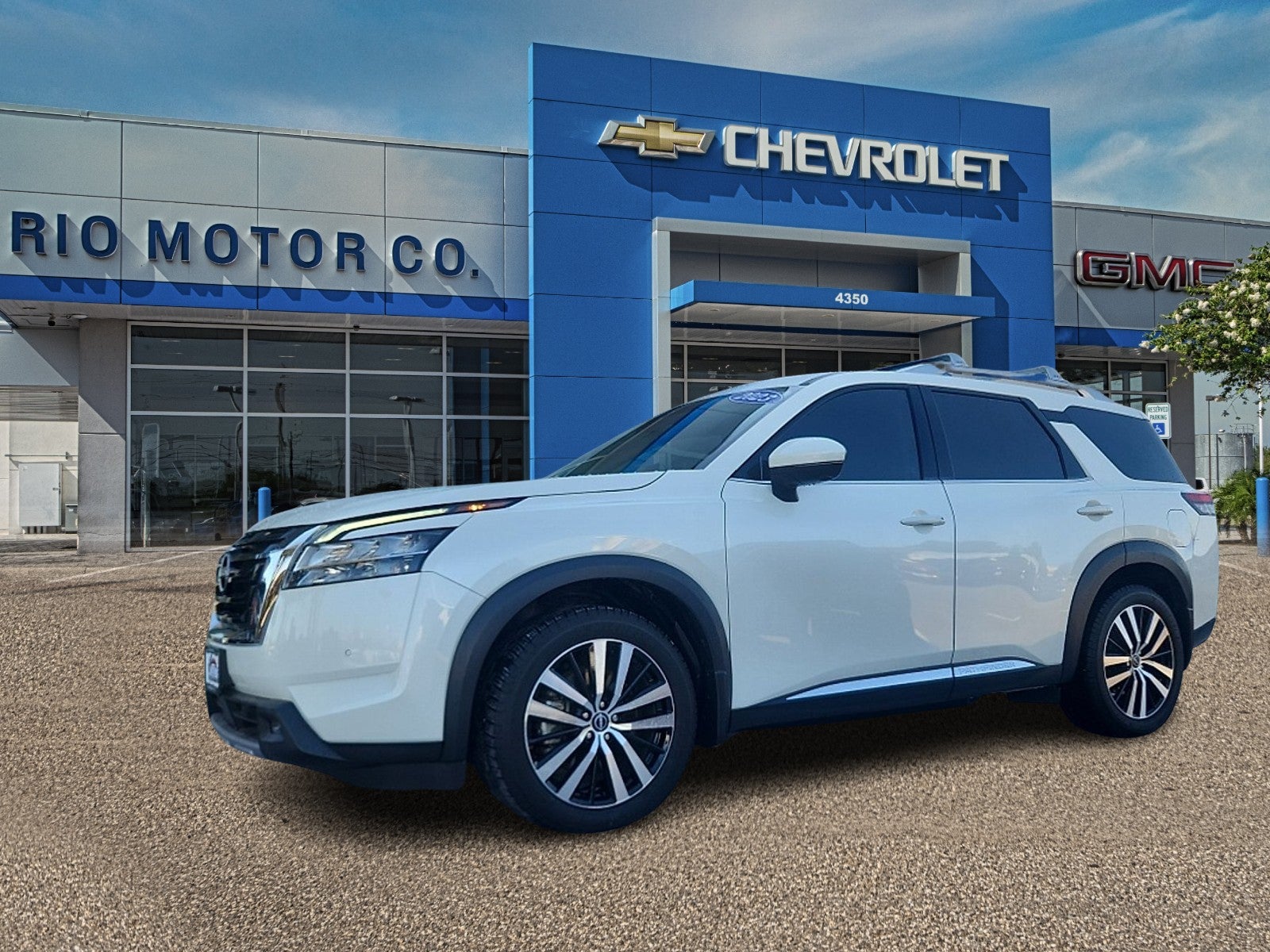 2023 Nissan Pathfinder Platinum