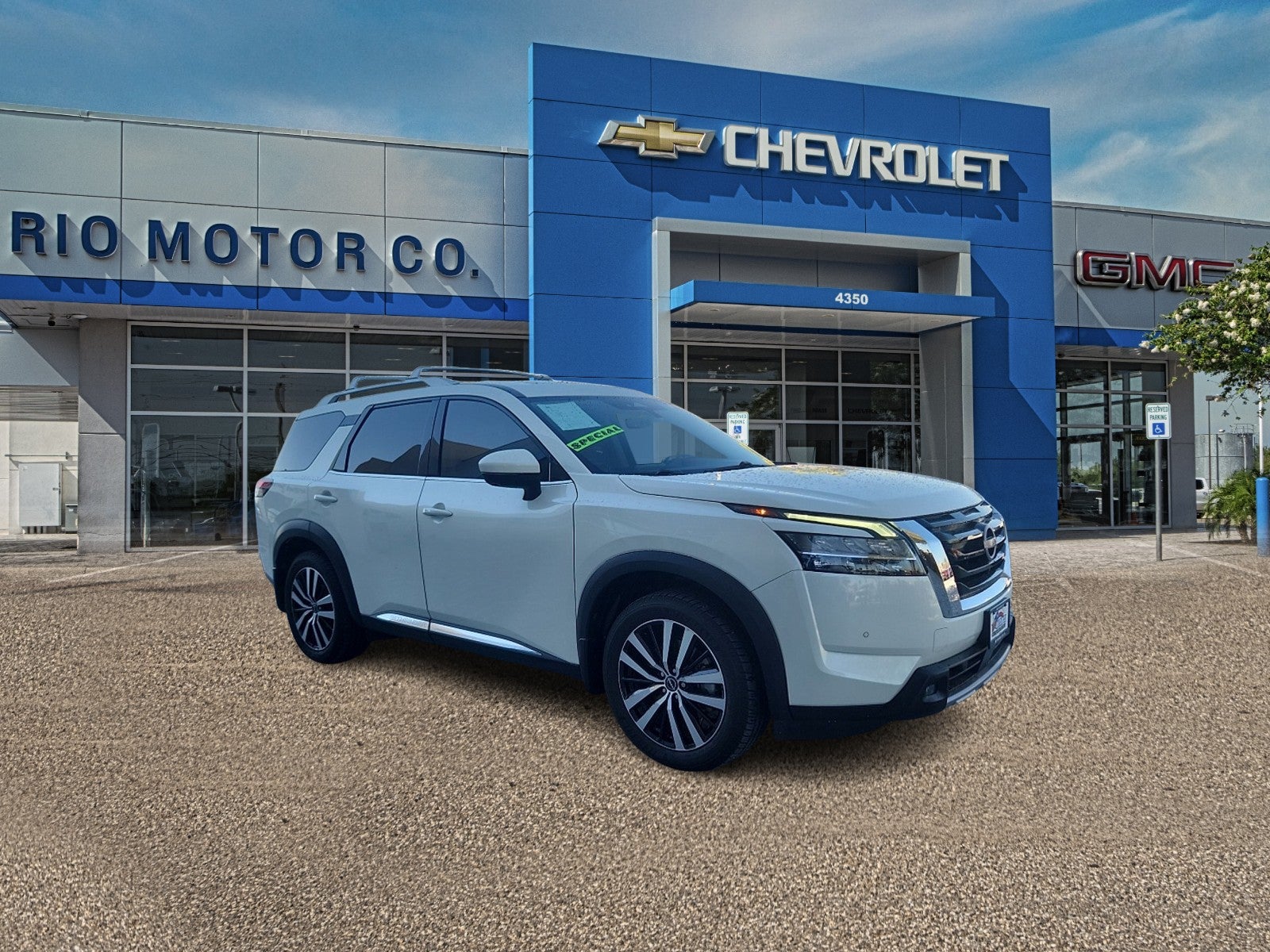 2023 Nissan Pathfinder Platinum